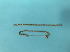 A quantity of 9ct gold chains, 9g