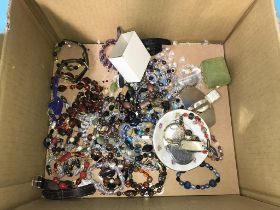 A quantity of costume jewellery