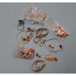 A bag of assorted costume jewellery, to include a 9ct gold dress ring etc.