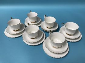 A quantity of Royal Albert Val D'Or china