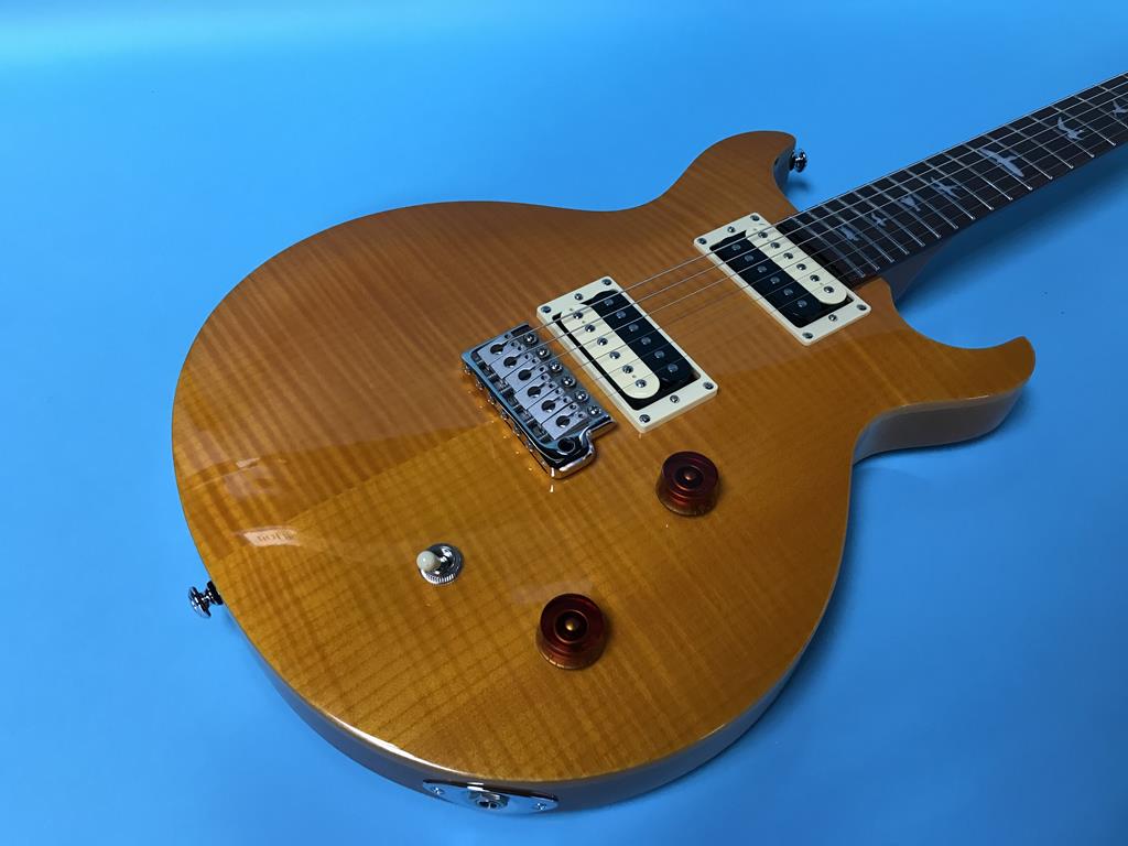 A PRS SE Santana electric guitar, model number K26791 and soft case - Image 2 of 7
