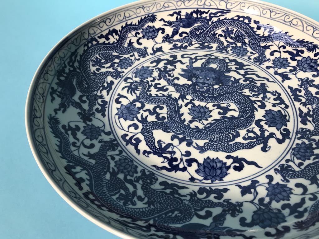A large modern Chinese blue and white charger - Image 3 of 5