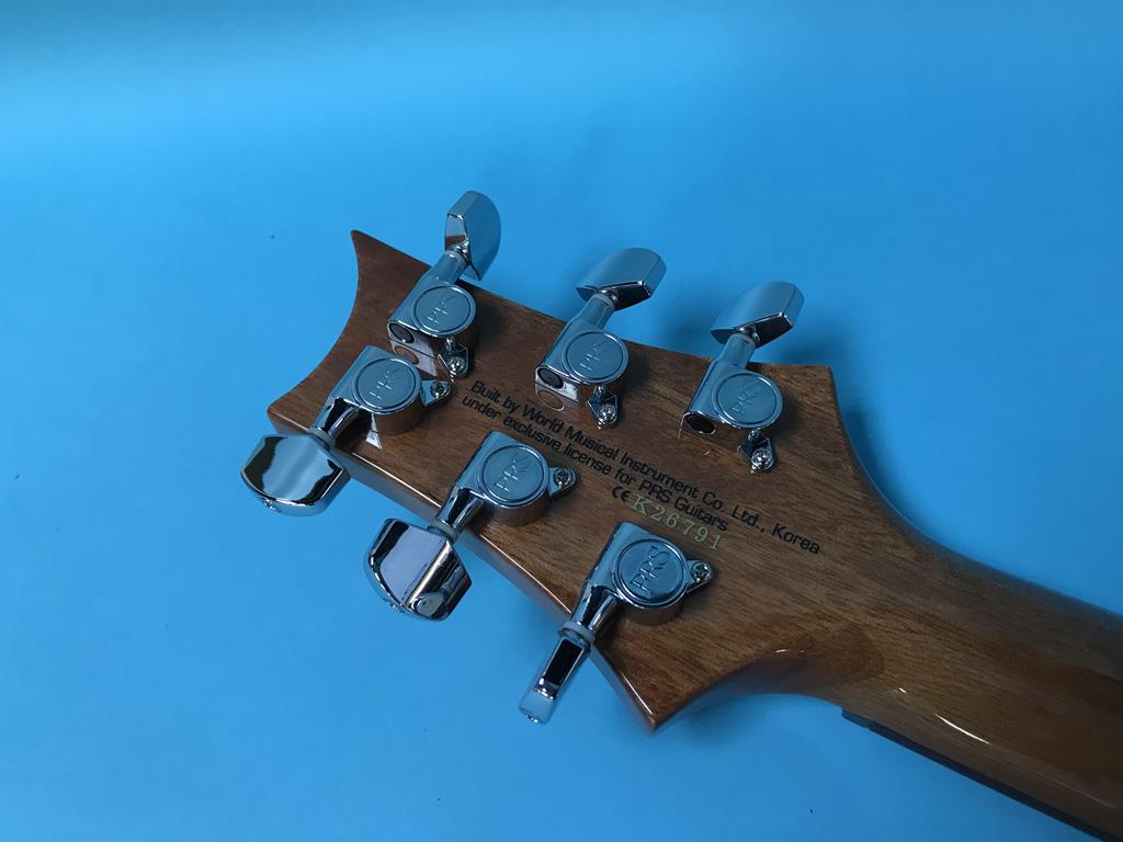 A PRS SE Santana electric guitar, model number K26791 and soft case - Image 5 of 7