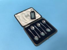 Cased set of silver spoons and a silver keyring