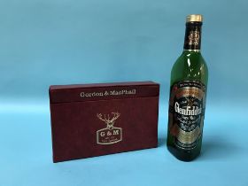 A bottle of Glenfiddich and six whiskey miniatures