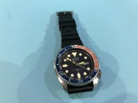 A Seiko quartz Divers watch