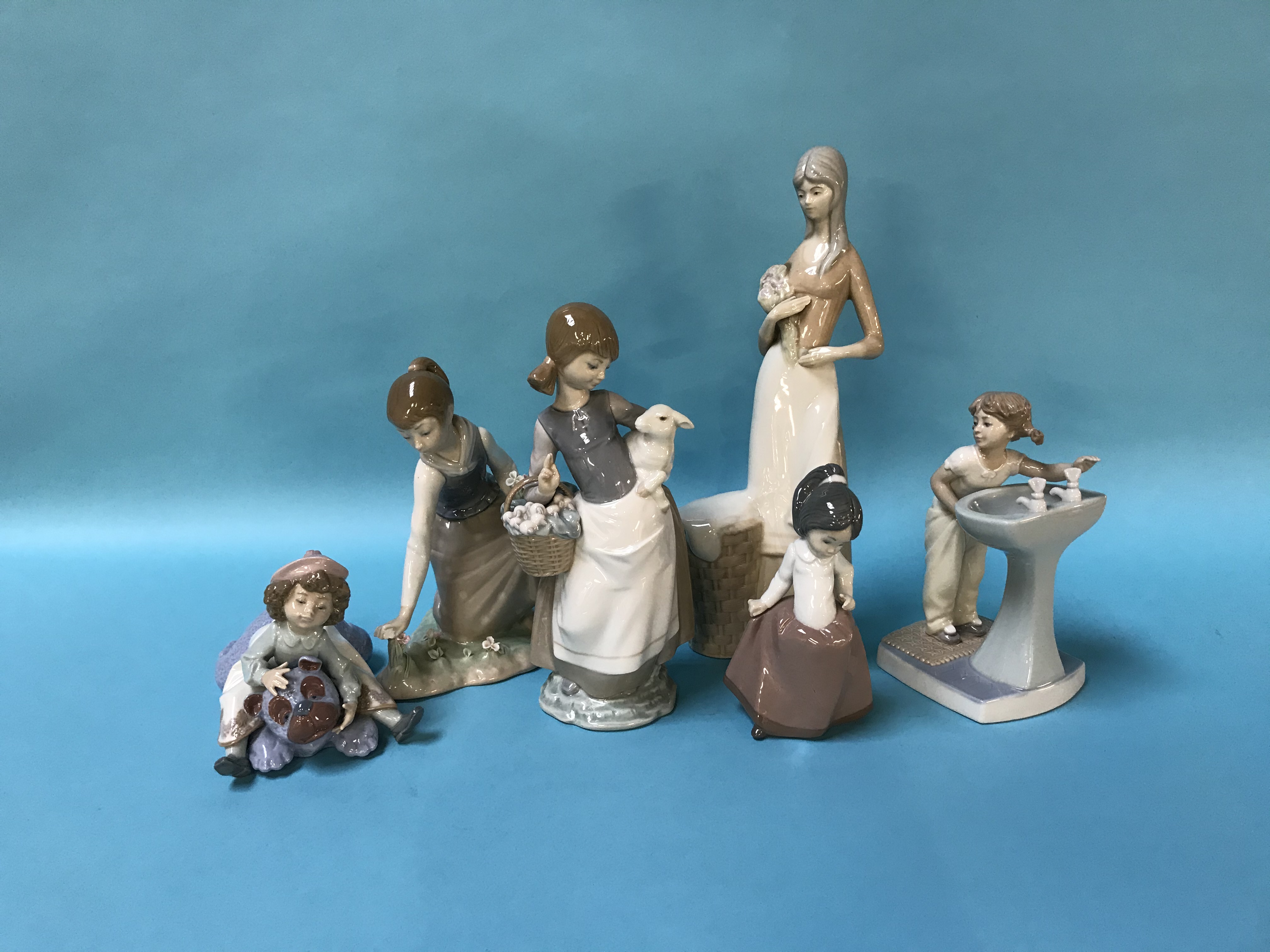 Four Lladro figures and two others