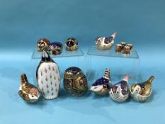 Four Royal Crown Derby thimbles, seven Royal Crown Derby bird paperweights and three insects (14)