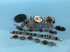 Assorted silver jewellery, scottish agate brooch etc