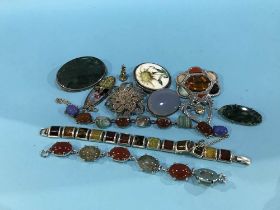 Assorted silver jewellery, scottish agate brooch etc
