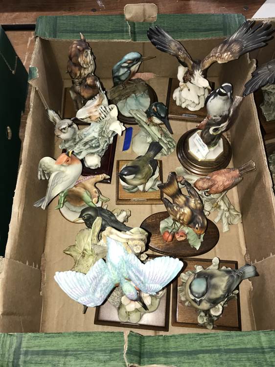 Two trays of Capo Di Monte Armani bird figures - Image 2 of 3