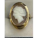 9ct gold cameo ring Total weight 6.9g size M