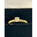 9ct Gold solitaire ring set with cz stone Weight 1