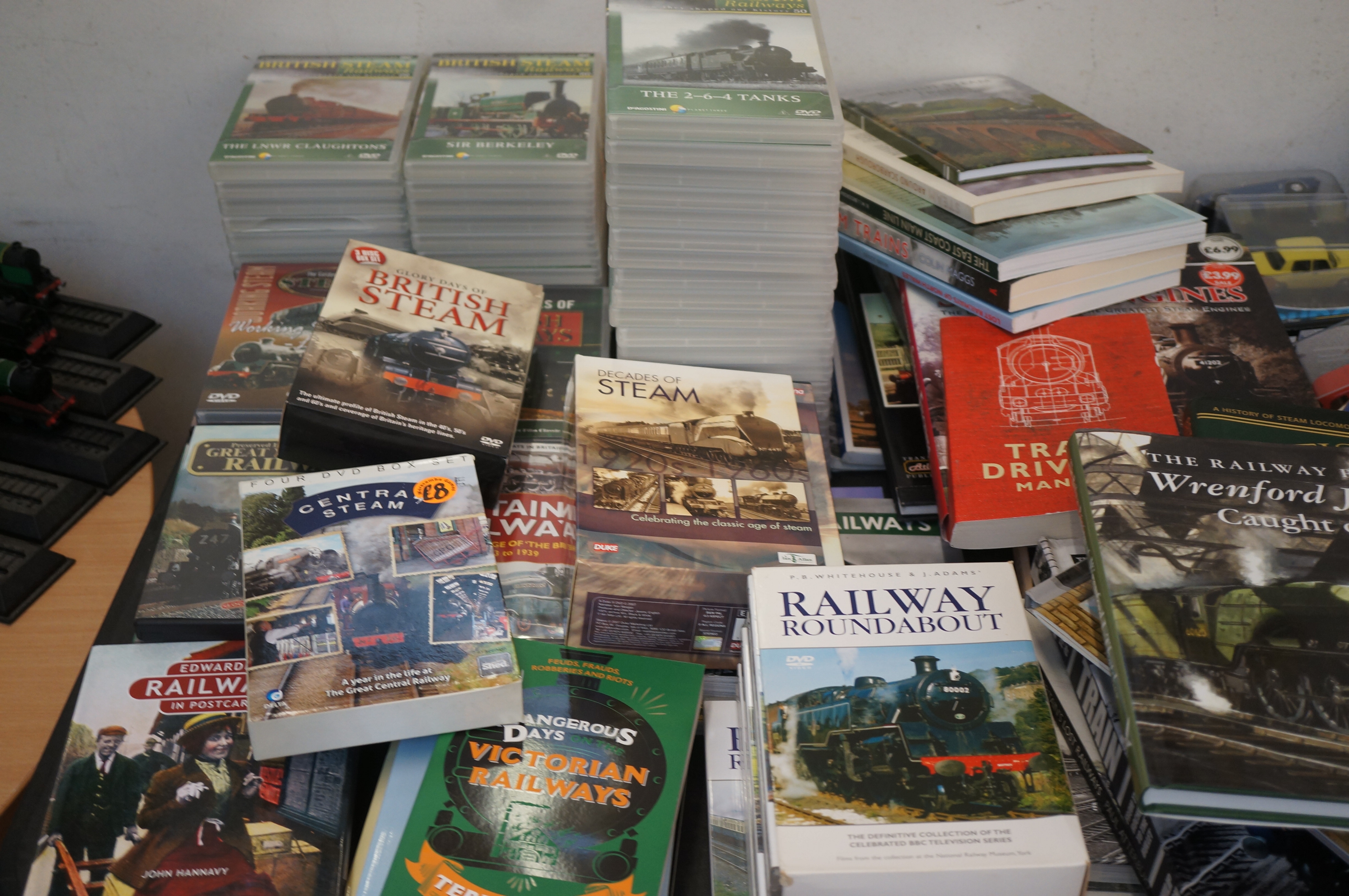 Large collection of railway & steam train books &