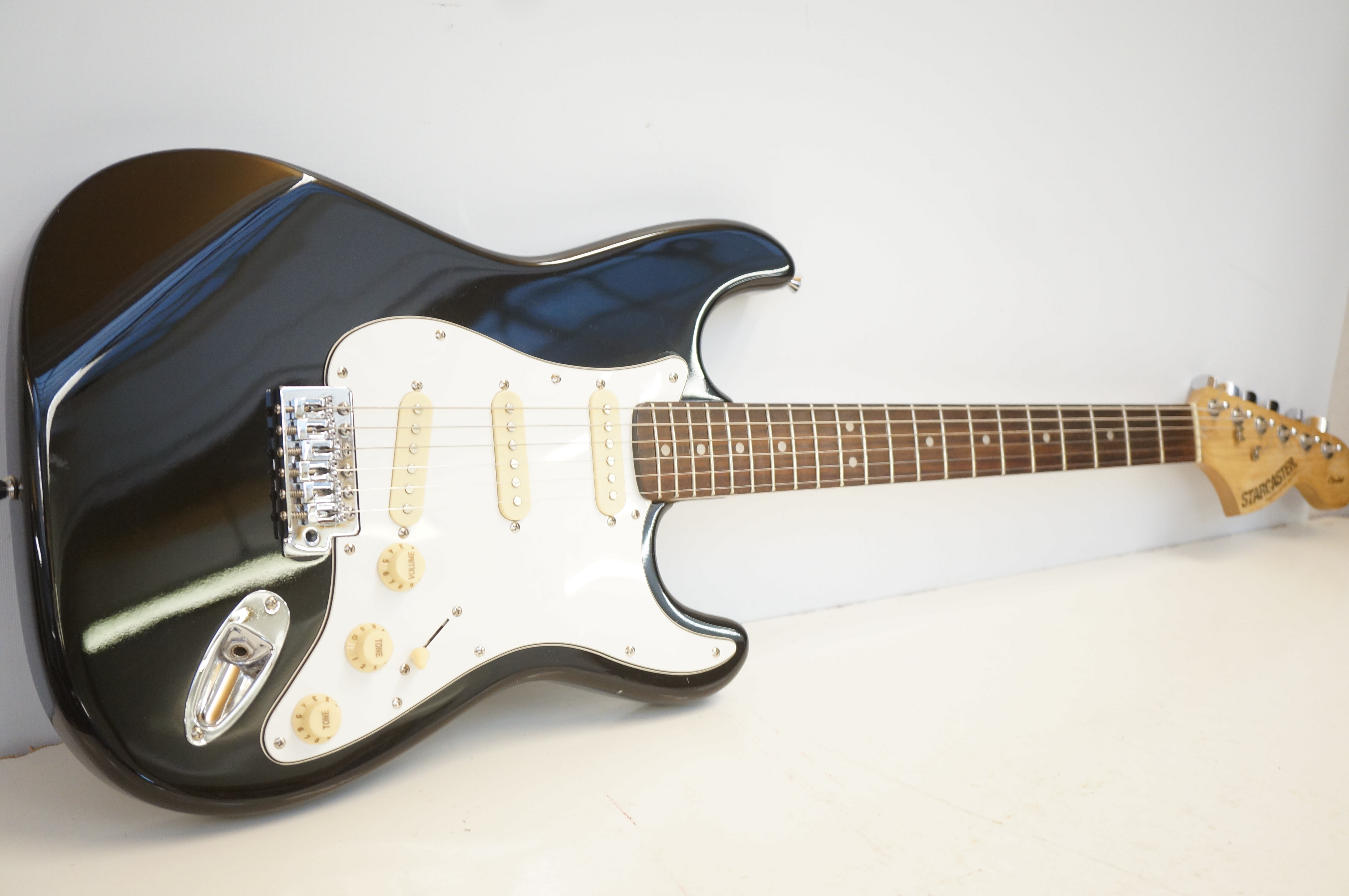 Star caster by Fender electric guitar