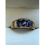 9ct gold ring set with 3 blue gem stones Size Q 3.6g