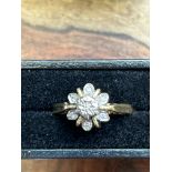 18ct Gold ring set with diamonds Size M 2.9g