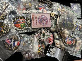 Collection of cloth badges, vintage buttons & Vari
