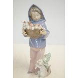 Lladro 6102 figure of a girl & kittens with box