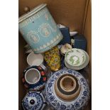 Box of ceramics to include oriental vases