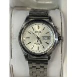 Seiko kinetic day/date wristwatch with box & paper