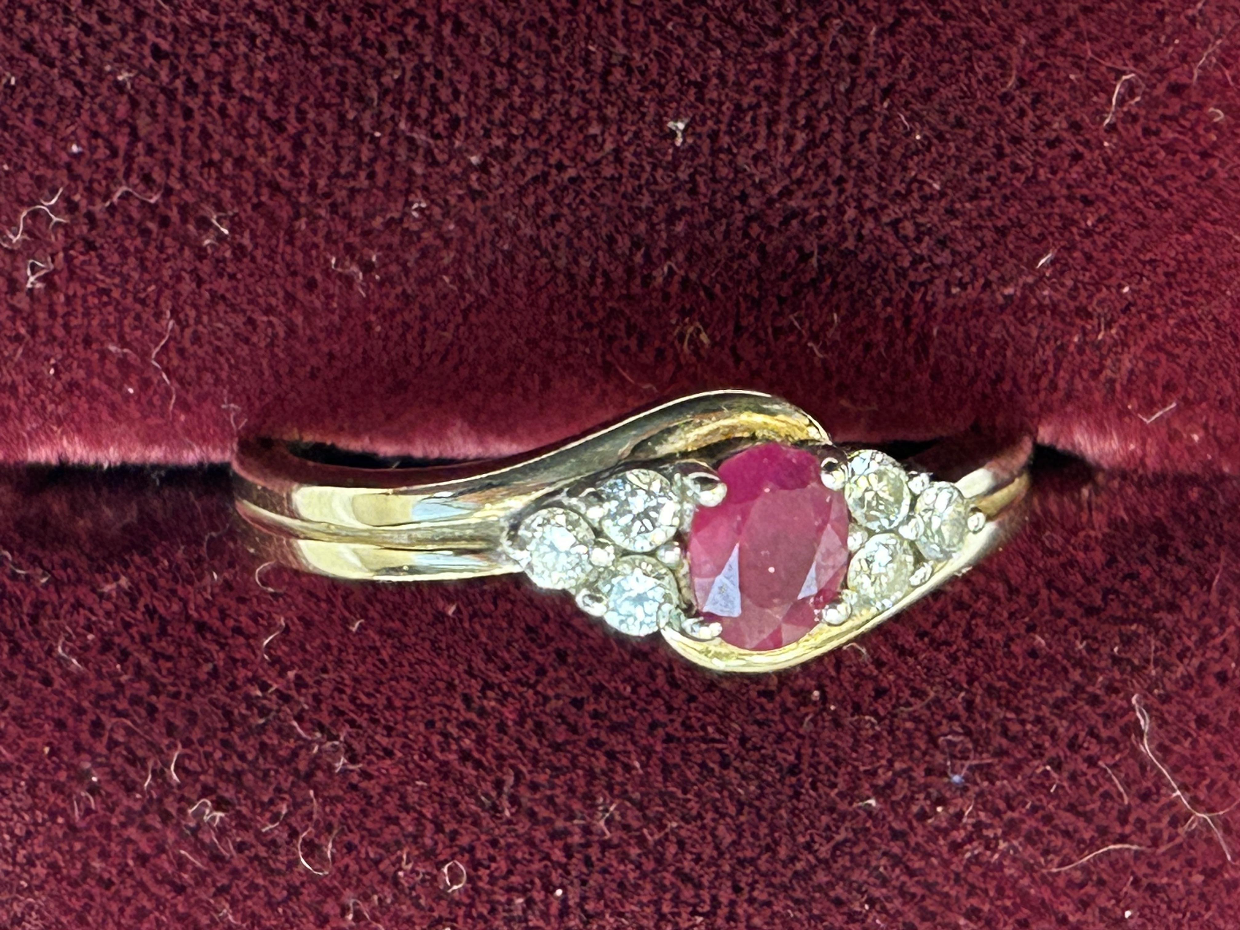 9ct Gold ring set with ruby & 6 diamonds to should