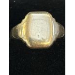 9ct Gold signet ring Weight 6g Size Q