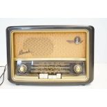 Vintage bush bakelite radio