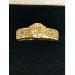 9ct Gold ring set with cz stones 2.5g Size O
