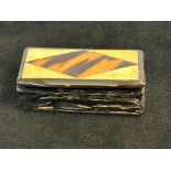 Oblong snuff box