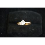 9ct Gold ring set with cz Size M