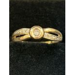 9ct Gold ring set with diamonds Size Q 1.6g