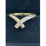 9ct Gold ring set with diamonds Size M 1.3g