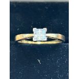 9ct Gold ring set with cz stone Size O 1.6g