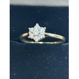 9ct Gold ring set with cz stones Size S 1.7g