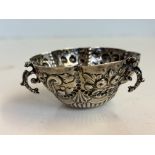 Silver 3 handle bowl Sheffield (61.5g)