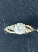 9ct Gold ring set with cz stones Size O 1.7g