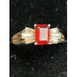 9ct Gold ring set with red stone & cz stones 3.1g