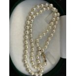 Pearl necklace with 9ct gold clasp