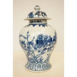 Qing Dynasty Large Chinese blue & white lidded vase Height 40