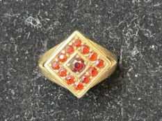9ct Gold ring set with red stones Size O 4.6g