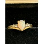 9ct Gold ring set with opal & diamonds Size I 1.9g