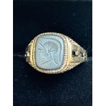 9ct Gold centurion signet ring Size U 4.4g