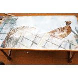 Coffee table made up of bird feather