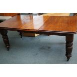 Victorian extending dining table with bulbous legs