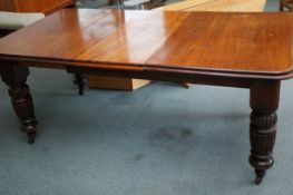 Victorian extending dining table with bulbous legs