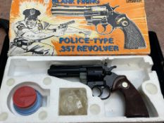 Umarek - Blank firing police-type .357 revolver wi