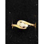 Gold ring set with 3 diamonds - hallmark rubbed Si