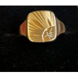 9ct gold signet ring Size R. Weight 5 grams