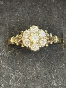 9ct gold cluster ring set with 7 white stones Size